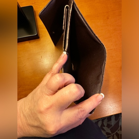 Louis Vuitton Vintage Damier Medium Compact Wallet. VGUC. - Picture 9 of 13